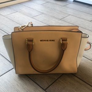 Michael Kors purse in excellent condition